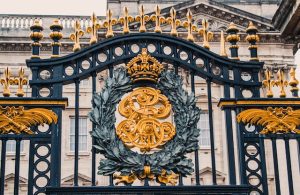 Which Premier League or Football League stadium is closest to the Buckingham Palace?  